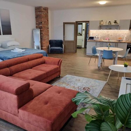 Luxusni Studio Na Velkem Namesti, Wi-Fi, Netflix Градец-Кралове Экстерьер фото