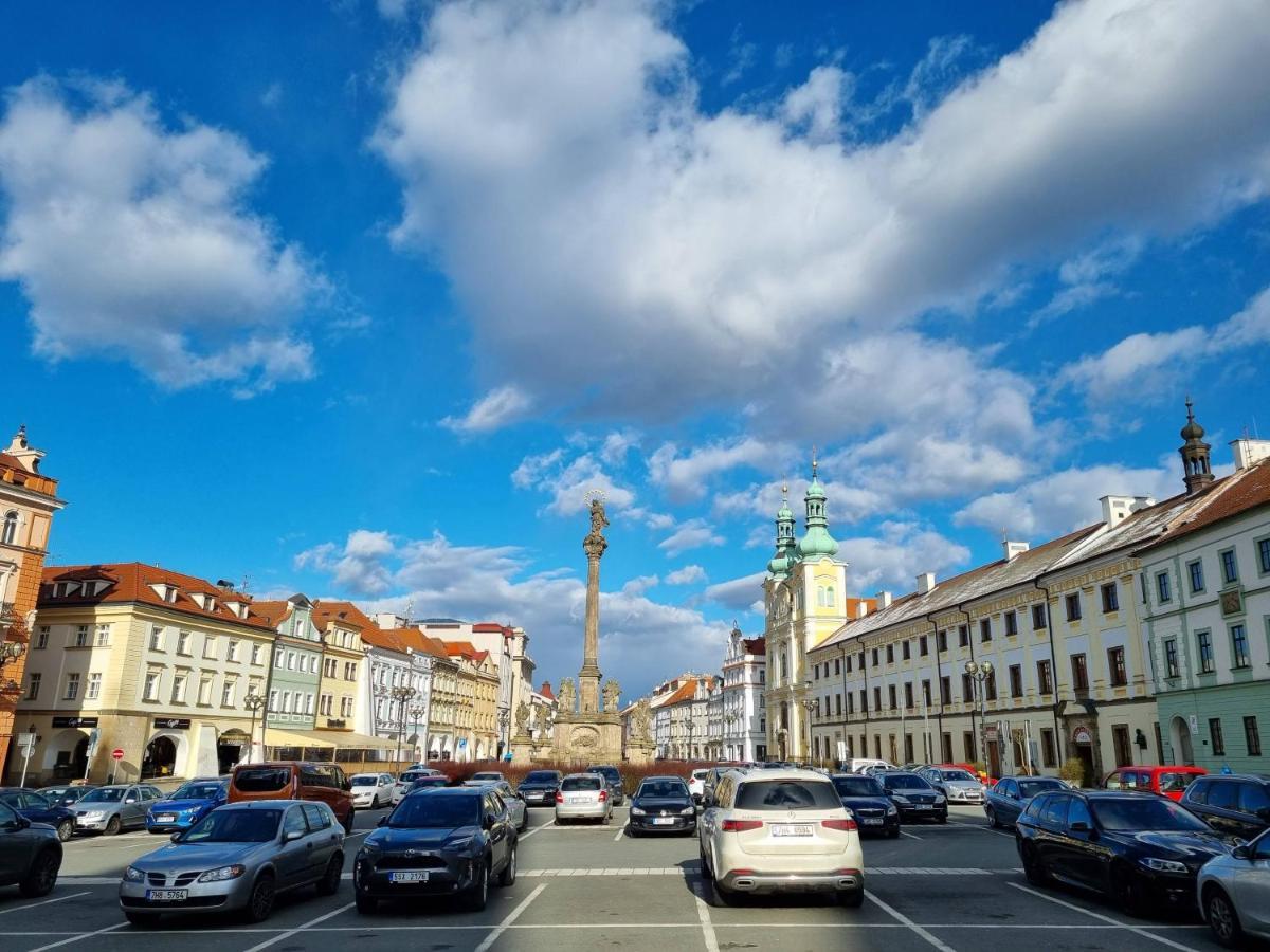 Luxusni Studio Na Velkem Namesti, Wi-Fi, Netflix Градец-Кралове Экстерьер фото