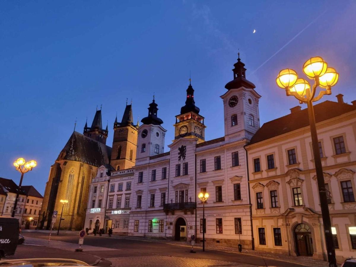 Luxusni Studio Na Velkem Namesti, Wi-Fi, Netflix Градец-Кралове Экстерьер фото