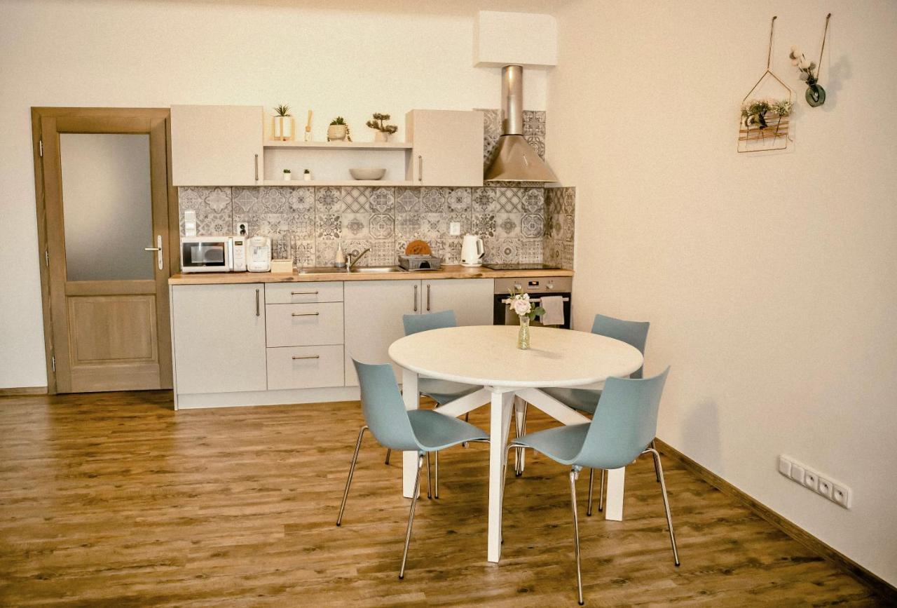 Luxusni Studio Na Velkem Namesti, Wi-Fi, Netflix Градец-Кралове Экстерьер фото